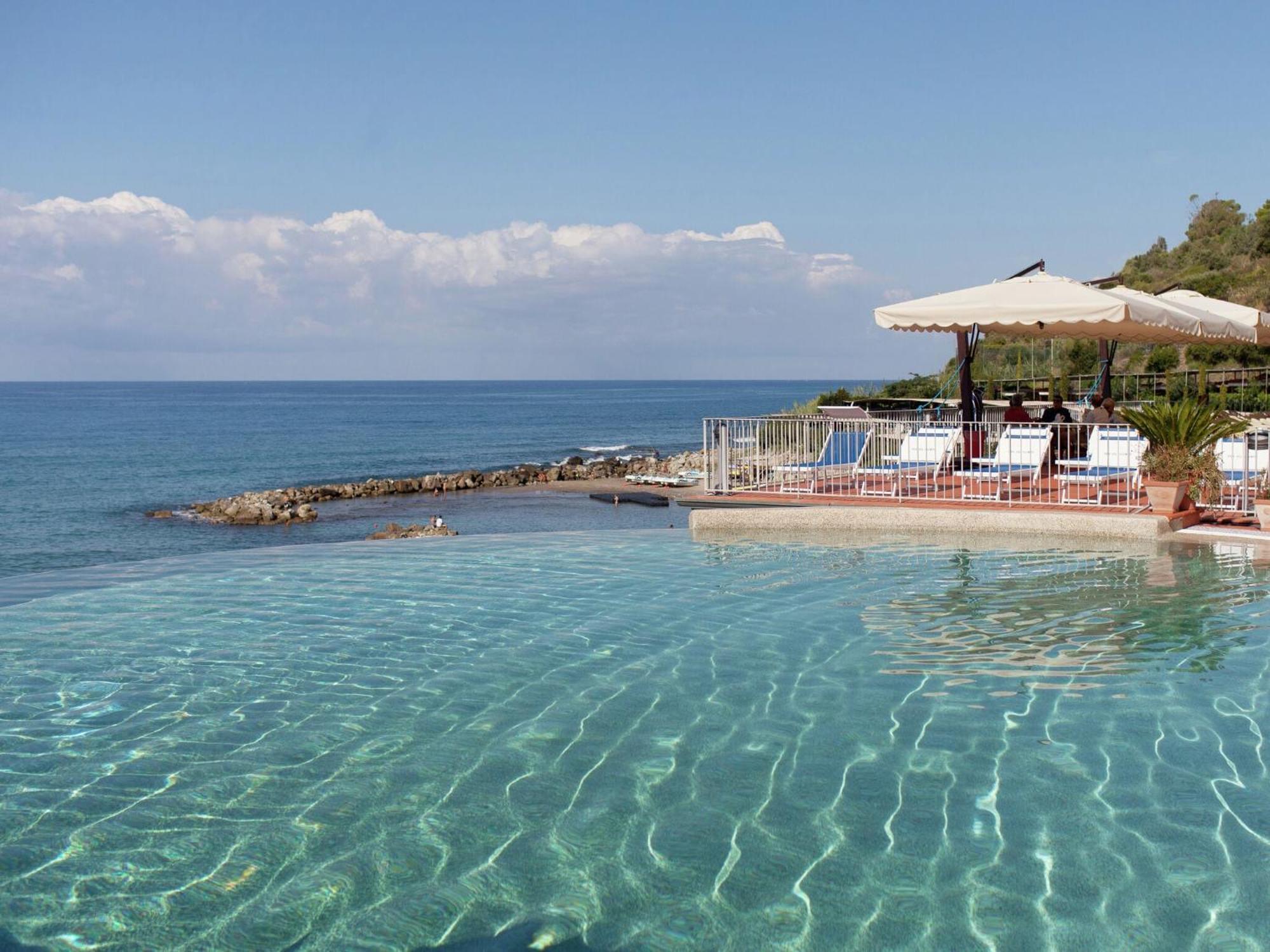 Ferienhaus Caravan In Caprioli Di With Com Pool *